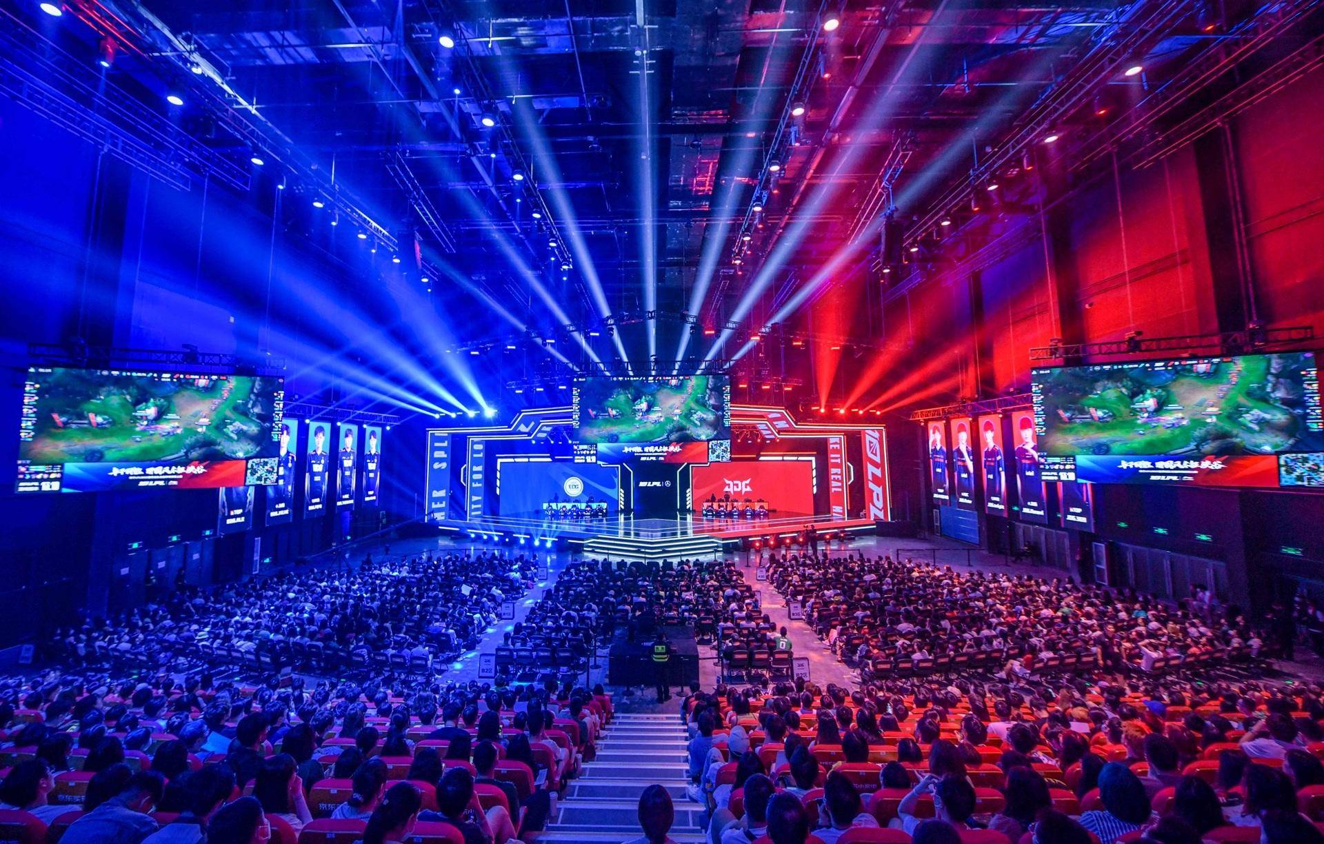 40岁詹姆斯23分阿伦27+14 骑士力克湖人8连胜.