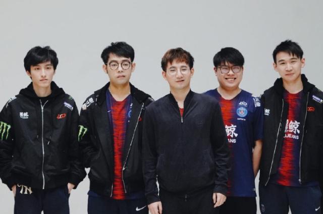 白色跑道 白色跑道